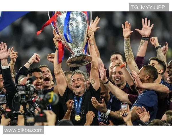 巴黎圣日耳曼惨遭拜仁横扫出局欧冠卫冕梦碎