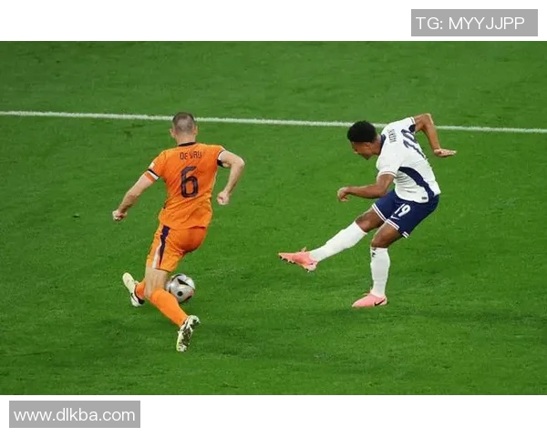 荷兰队激战英格兰队，比赛成绩悬而未决：欧洲绿茵场的巅峰对决