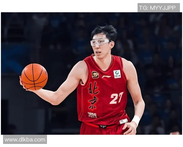 周琦在赛场上展现盖帽神技助力球队防守稳固再创佳绩