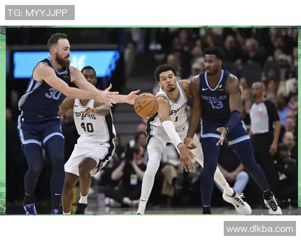 灰熊逆转马刺，挺进西部半决赛：青春风暴席卷季后赛